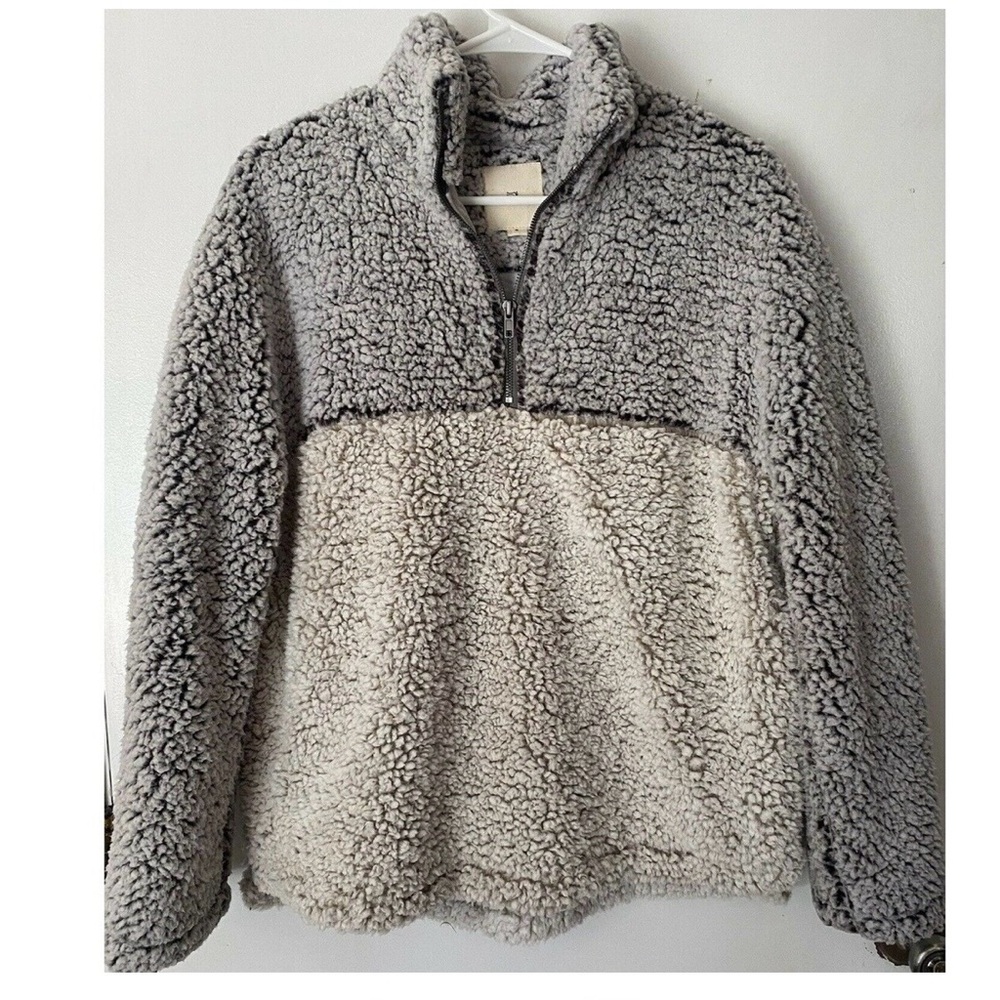 ✨Host Pick✨Thread & Supply quarter-zip Sherpa in size medium